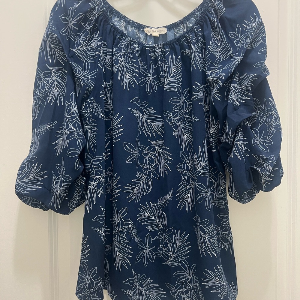 Navy Floral Puff-Sleeve Blouse